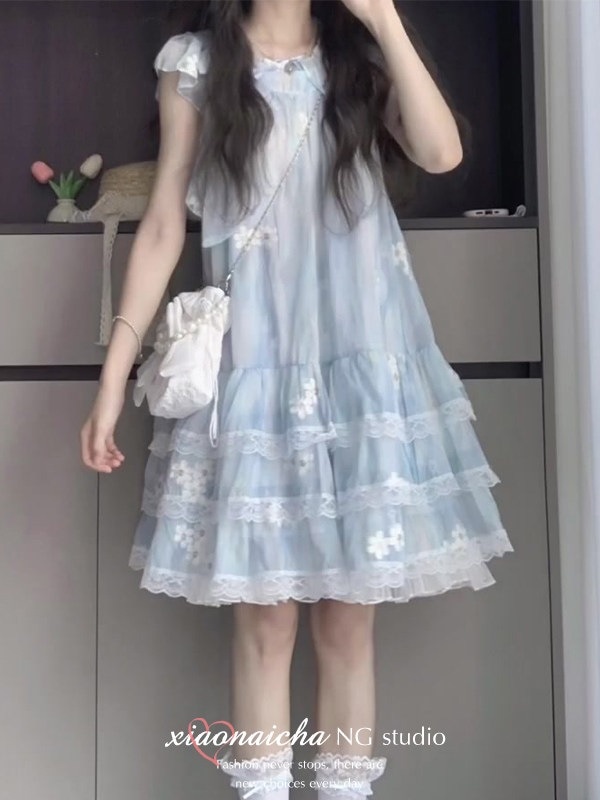 甘い雰囲気のブルー小花柄半袖女性用夏の小柄な方向けのフェアリーケーキスカート