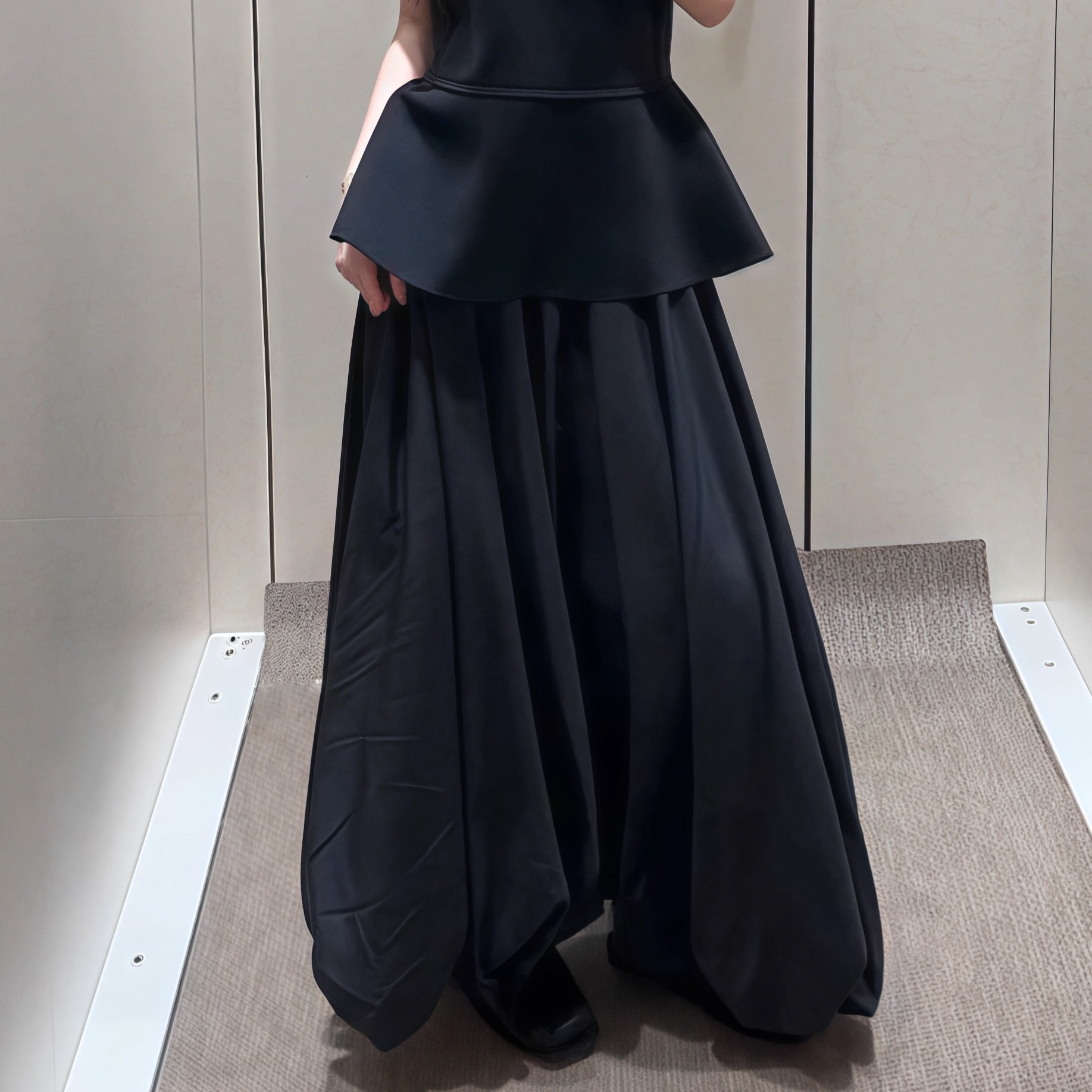 レディース スカート ボトムス ミモレ フレア Aライン バルーン フェミニン ふっくら かわいい 大人可愛い シンプル カジュアル おしゃれ ガーリー 個性的 主役級 存在感 ロマンティック 無地