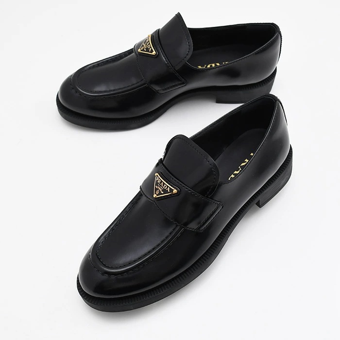 フラットシューズ ナッパレザー バレリーナ 1F794N 038 レディース ブラック 羊皮 ラムレザー ストラップ トライアングルロゴ ラウンドトゥ