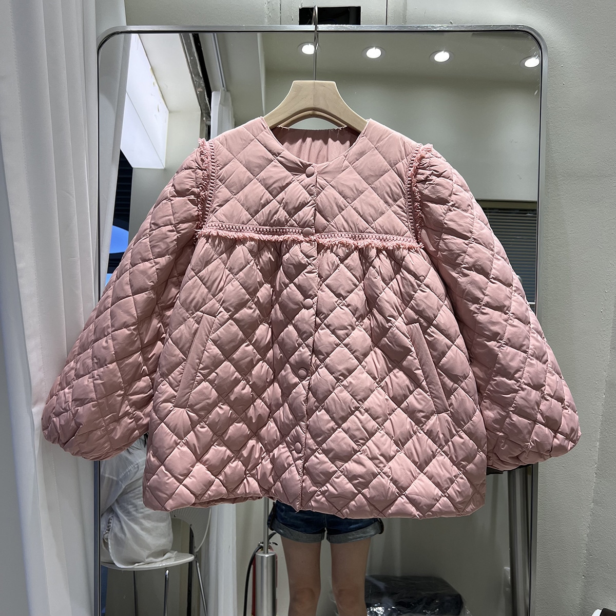 韓国の秋冬用ダイヤモンド型ライトダウンジャケットラウンドネックニッチなデザイン小さめサイズパフスリーブライトジャケットレディース用