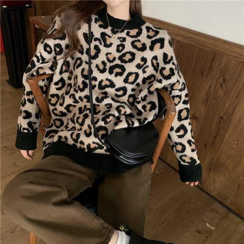 トップス レオパード柄 ニット セーター 長袖 ラウンドネック ヒョウ柄 豹 バイカラー あたたか レトロ ルーズ 人気 個性的 おしゃれ お洒落 プチプラ 可愛い かわいい