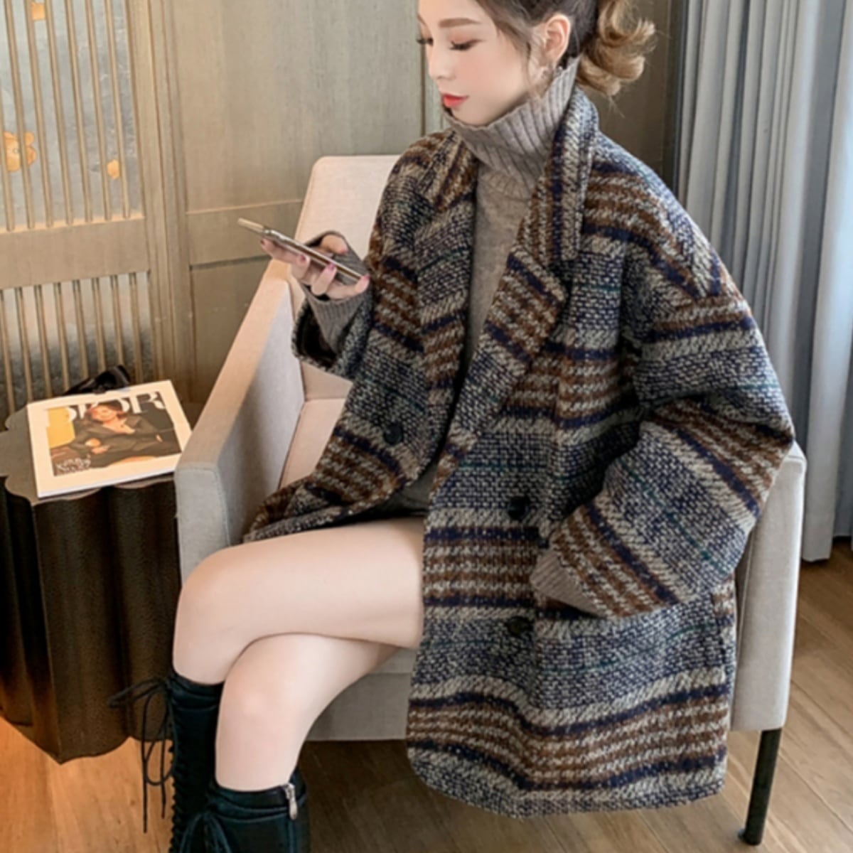 アウター コート ミディアム丈コート 長袖 襟付き 前開き ダブルボタン ポケット かわいい 大人可愛い きれいめ シンプル 上品 おしゃれ かっこいい カジュアル こなれ感 個性的 主役級 存在感