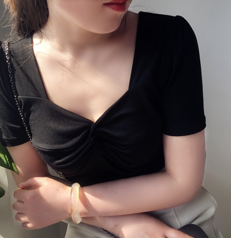 ツイストデザインTシャツ トップス Tシャツ カットソー ショート ショート丈 袖あり 半袖 Vネック 綿 かわいい 大人可愛い きれいめ シンプル カジュアル 大人 おしゃれ お洒落 レトロ