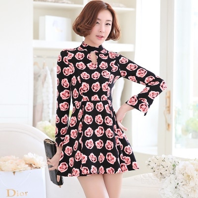 1034.春らしい 花柄ミニ丈Ａラインドレス（ブラック）