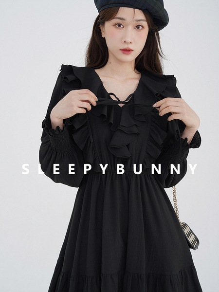 眠そうなウサギの女性のための黒の長袖ドレス春フレンチ レトロな甘いフリル ウエスト痩身ショート A ライン スカート