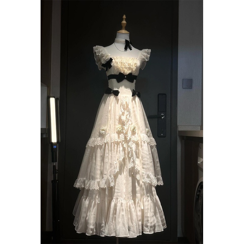 大きな裾ケーキがエレガントなお嬢様 ロングドレス ライトドレス ウェディングドレス