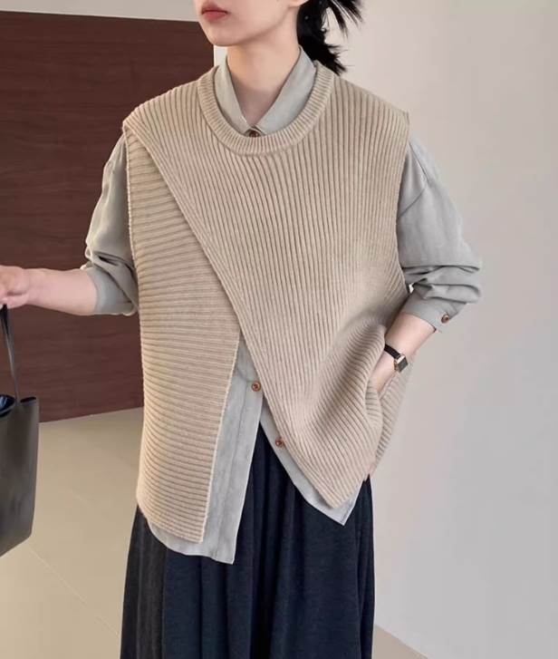 クーポン有トップス レディース ニット セーター ベスト ジレ 秋 冬 普通丈トップス 袖なし ラウンドネック ストレート バックスリット オーバーサイズ アシンメトリー カラバリあり ブラック 黒