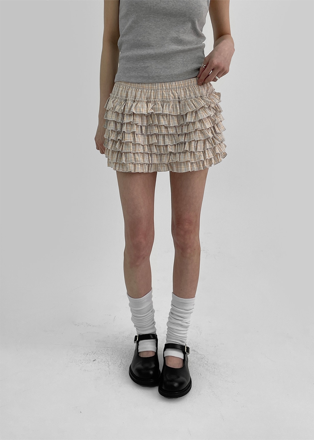 ランパーチェックカンカンフリルショートパンツ 4,984円