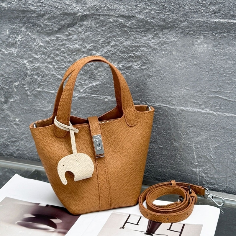 バッグ レディースバッグ ショルダーバッグ ハンドバッグ 肩掛けバック 手持ちバッグ 2way キューブ型バッグ バケツ型 きれいめ シンプル 大人 おしゃれ こなれ感 エレガント レディース デート