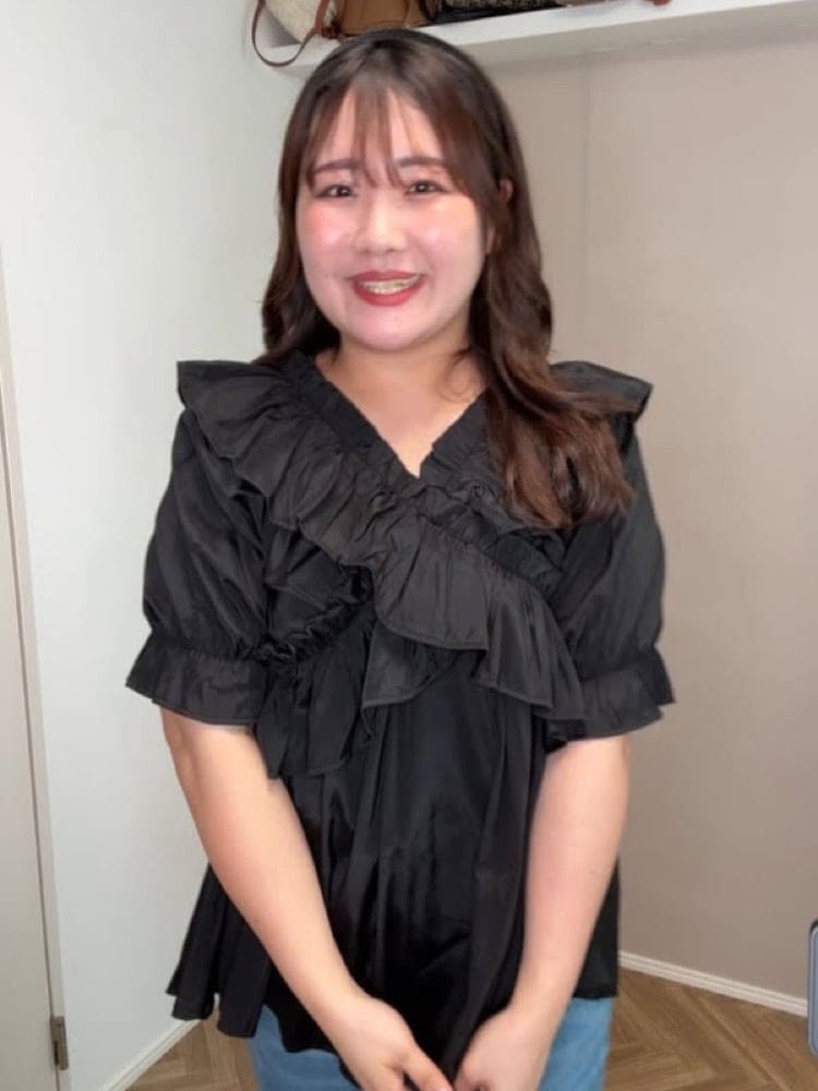 レディ感たっぷりで上品に着映え クロスフリルギャザーブラウス 5分袖 フリル お洒落 大人可愛い 上品 着映え デート お出かけ 細見え 体型カバー 大きいサイズ 韓国 CH9679