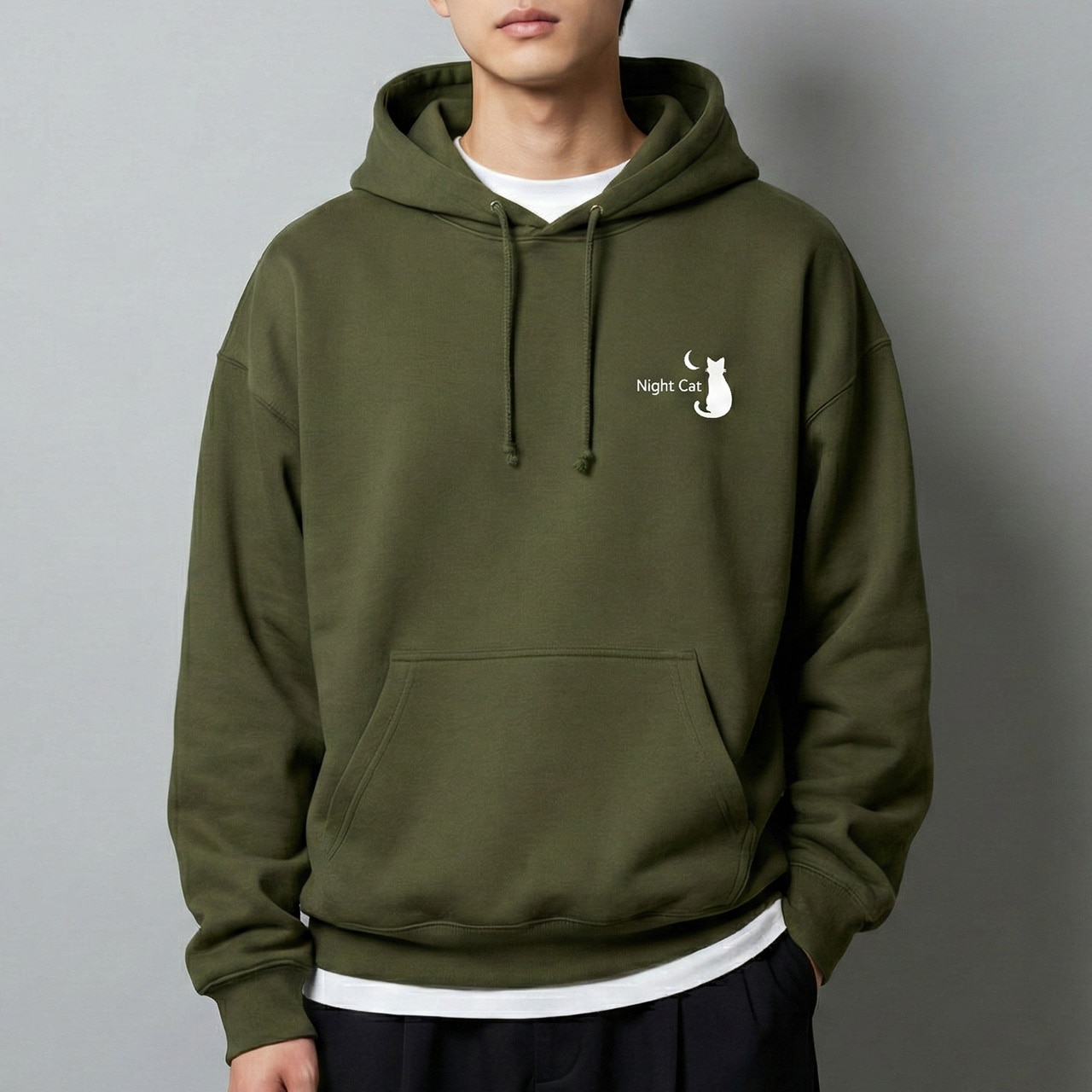 【Night Cat】ロゴ入り スウェットプルオーバーパーカー 10oz 裏パイル（オリーブ） 猫 ロゴ かわいい カッコいい クール ストリート 韓国 ファッション
