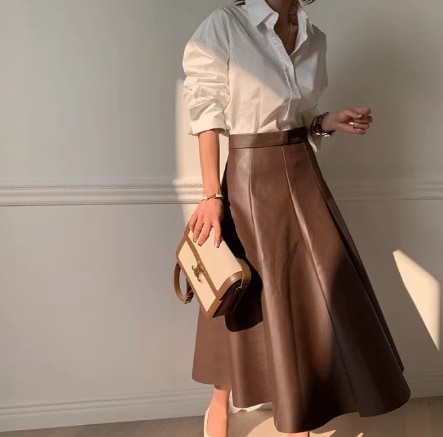 レディース スカート レザースカート 膝下 ミモレ ロング フレア セミフレア レザー フェイクレザー かわいい 大人可愛い きれいめ 上品 おしゃれ こなれ感 クール モード系 エレガント 都会的