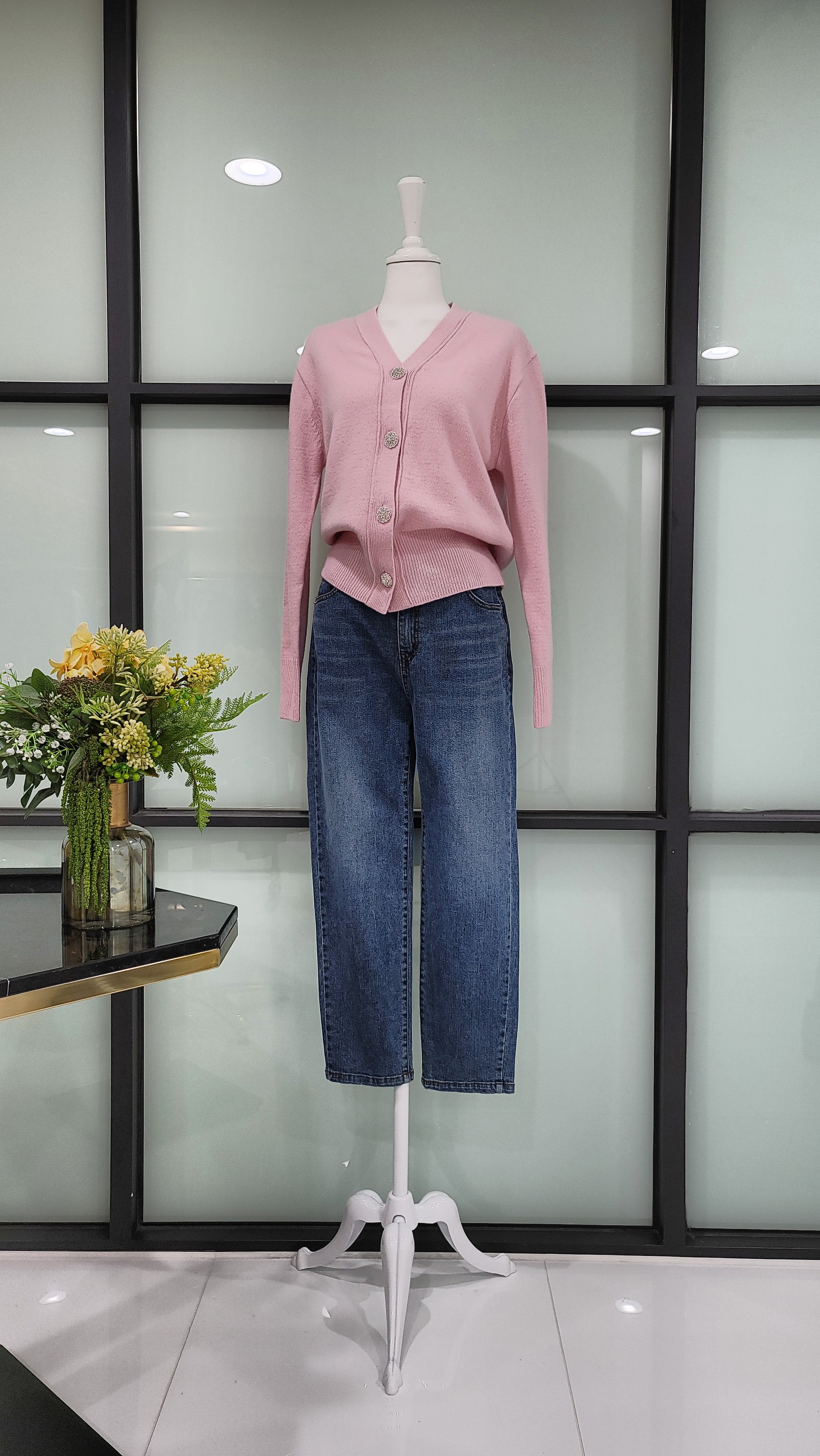 飾りボタンカーディガンピンクカーディガンベージュレッドVネックキュービック厚目ウールカーディガン