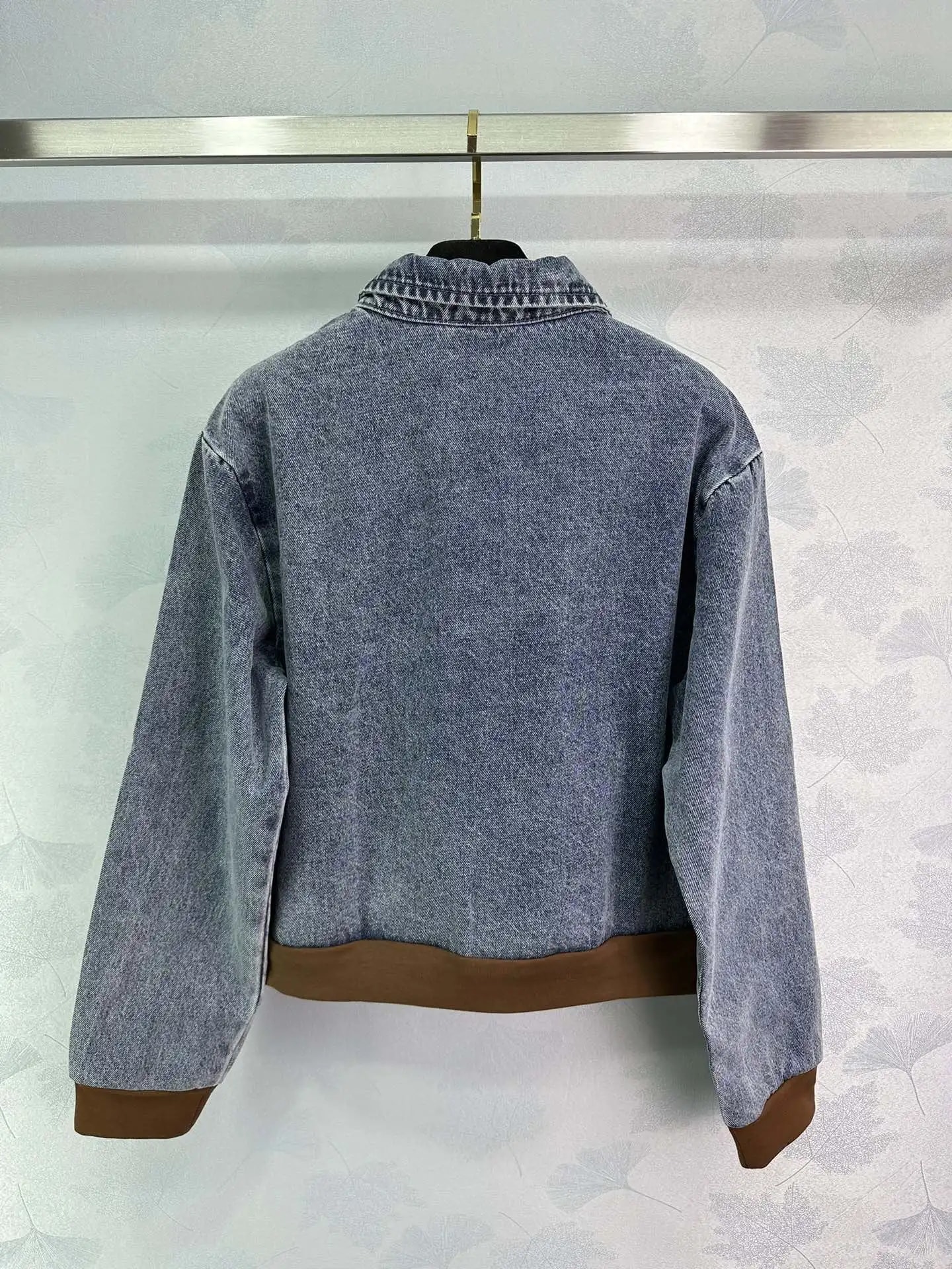 女性の新しいカレッジスタイル襟コントラストカラートップ