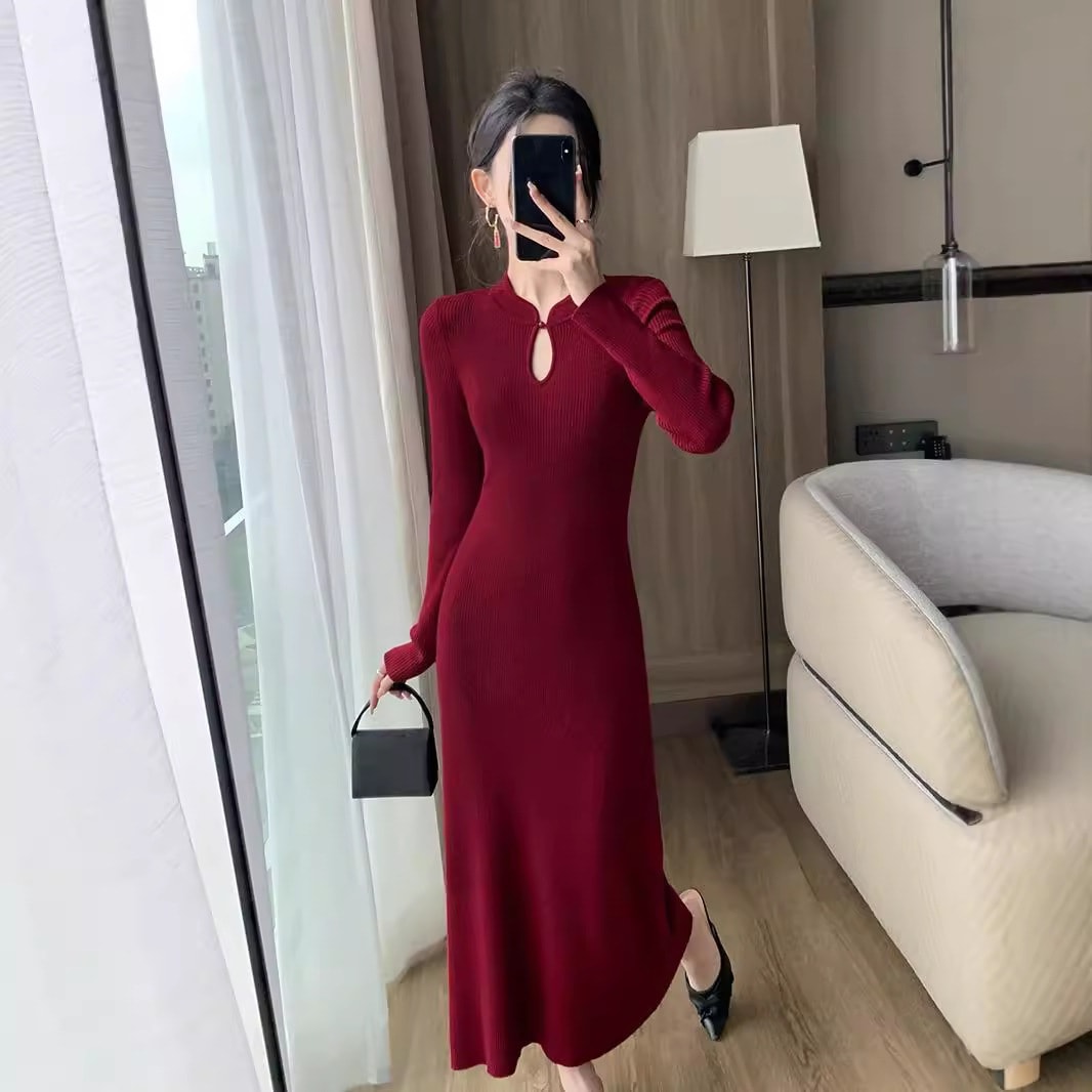 【1つ買うと10つ無料】新しいスタイルのスタンドアップカラーレッドニットドレス女性2025秋と冬のスリムロングスカート