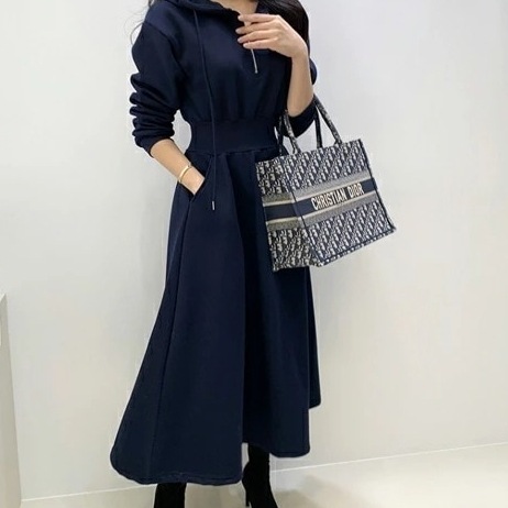 裏起毛ハーフジップパーカーワンピース・p608862 レディース 【ops】ワンピース 長袖 パーカー ロング丈 フード ハーフジップ 大人 カジュアル フェミニン 裏起毛 シンプル お出かけ 秋 冬