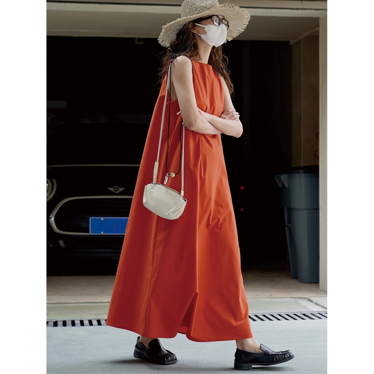 夏の新しいシンプルな通勤ノースリーブドレス緩いかなり通気性の良い快適なベストロングドレス女性