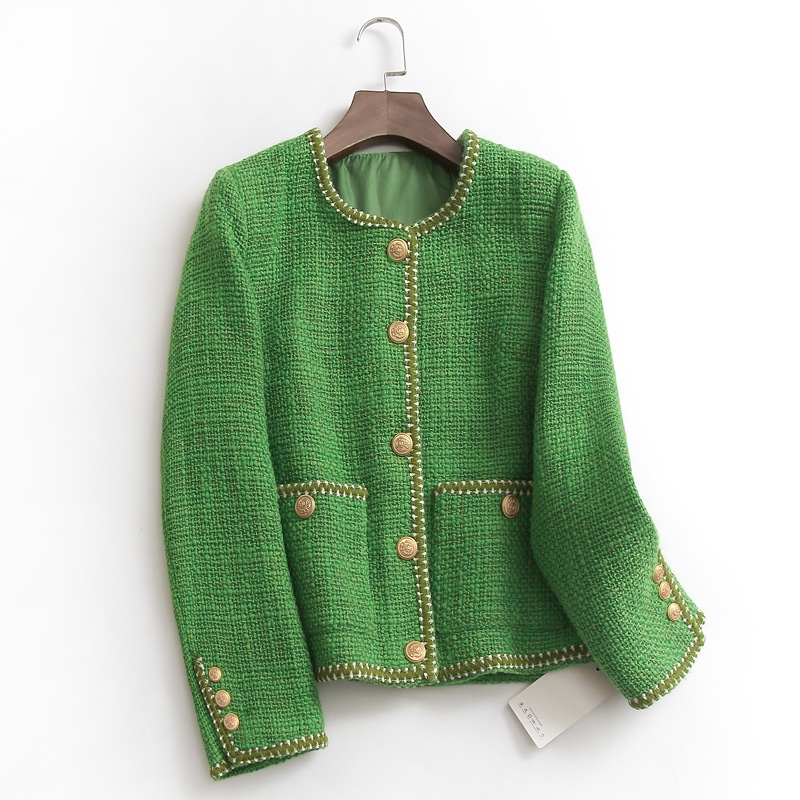 アウター ジャケット ノーカラージャケット 長袖 スクエアネック 前開き デザインボタン ショート丈 ポケット かわいい 大人可愛い きれいめ シンプル 上品 おしゃれ かっこいい カジュアル レトロ