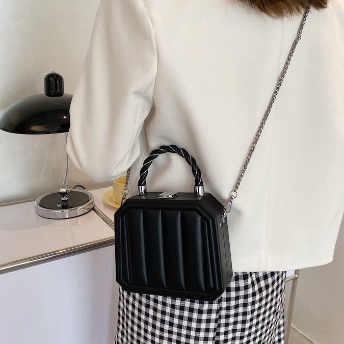 バッグ レディースバッグ ショルダーバック レディース財布 斜め掛け コンパクト 高見え 大人可愛い きれいめ シンプル 上品 おしゃれ かっこいい レトロ 大人女子 こなれ感 ラブリー キュート