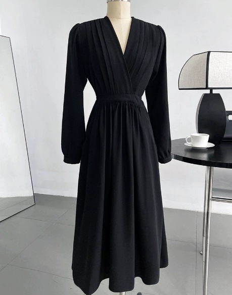 レディース ワンピース ロング 長袖 ボリューム袖 Vネック フレア プリーツ タックプリーツ ウエストマーク 切り替えデザイン 大人可愛い きれいめ シンプル カジュアル 上品 おしゃれ レトロ