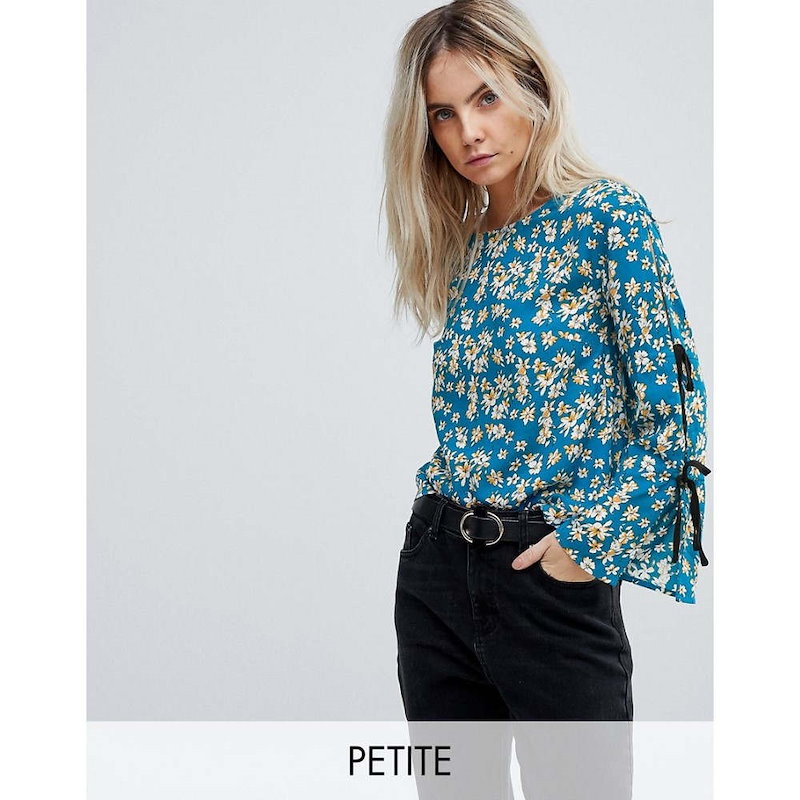 グラマラス レディース トップス【Glamorous Petite Top With Wide Ribbon Tie Sleeves In Floral】Blue グラマラス レディース トップス【Glamorous Petite Top With Wide Ribbon Tie Sleeves In Floral】Blue