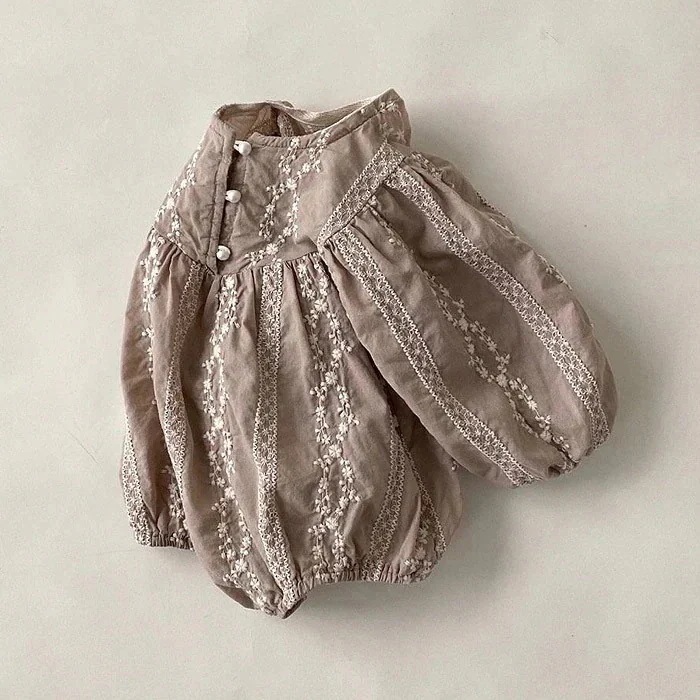 【1つ買うと10つ無料】メガ割ベビーロンパース男の子と女の子のの韓国の甘い刺繡ロンパースベビー服10