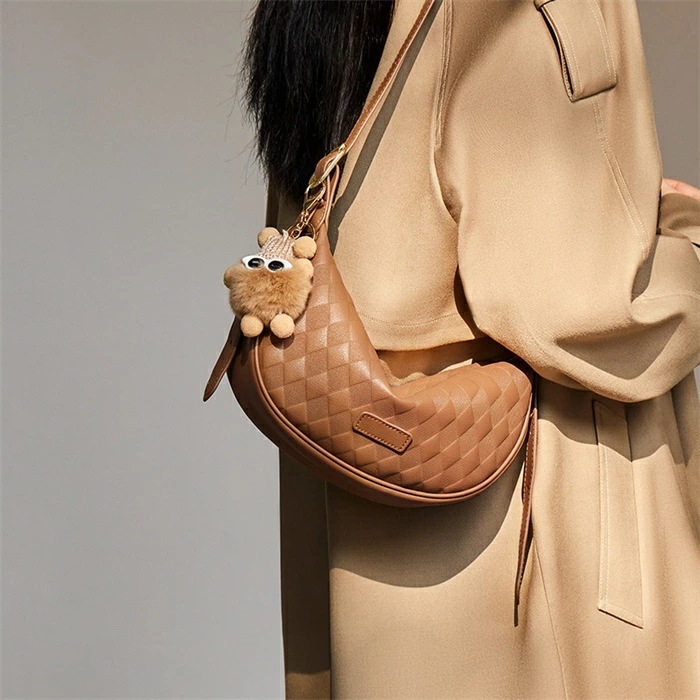 本革 ボディバッグ ミニショルダーバッグ レディース 小さめ 斜めがけバッグ レザー チェック柄 大人 肩掛けバッグ ミニショルダーバッグ ミニバッグ 本革バッグ 革 かばん おしゃれ かわいい きれ