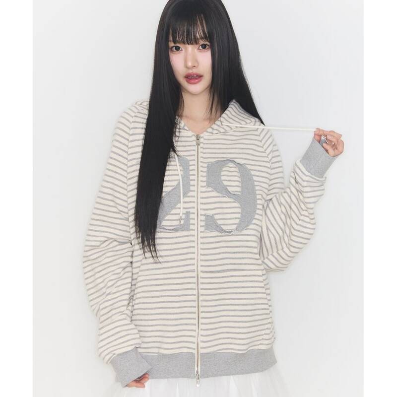 ILLIGO 129 ロゴパッチ付きフーディ ストライプ アイボリー 24AWOUT09STIV 421056