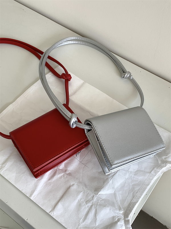 韓国ファッション レディース ショルダーバッグ ハンドバッグ PUレザー ミニバッグ 可愛い 2way 肩ひも 合わせやすい ブラック ホヮイト シルバー レッド 大人気おしゃれ