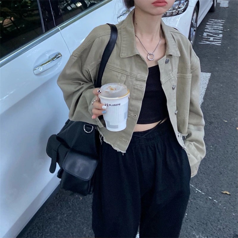 切りっぱなし ショート丈 デニムジャケット アウター ジャケット 上着 ショート 袖あり 長袖 ドロップショルダー 襟付き ポケット 前開き デニム かわいい 大人可愛い シンプル カジュアル 大人