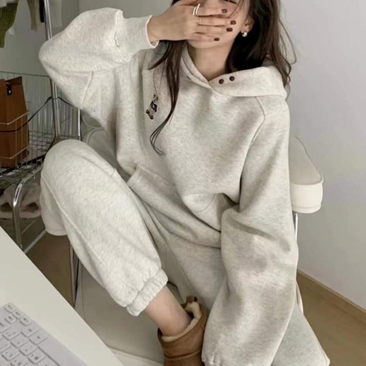 2点セット セットアップ 上下セット スウェット パーカー ミディアム丈 プルオーバー マフポケット ロングパンツ ウエストゴム 部屋着 ルームウエア かわいい 大人可愛い きれいめ シンプル 上品