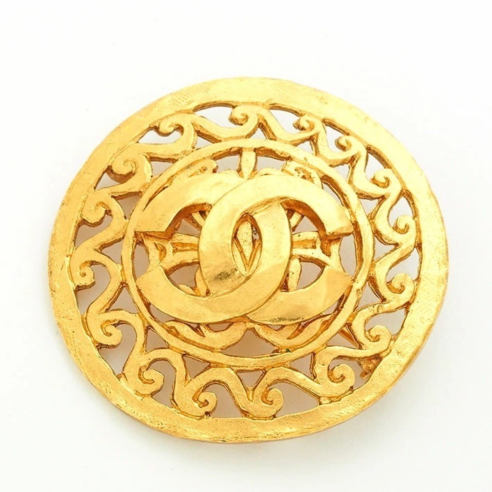 【美品】シャネル ココマーク 透かしウェーブ ゴールドカラー 回転ピンタイプ 【ブローチ】