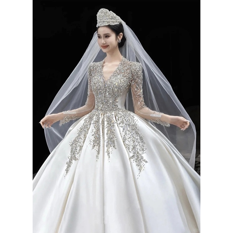 メインウエディングドレス 花嫁 2025 長袖 サテン 重工業 Vネック 生地 大きめテール お出かけ ガーゼ 冬