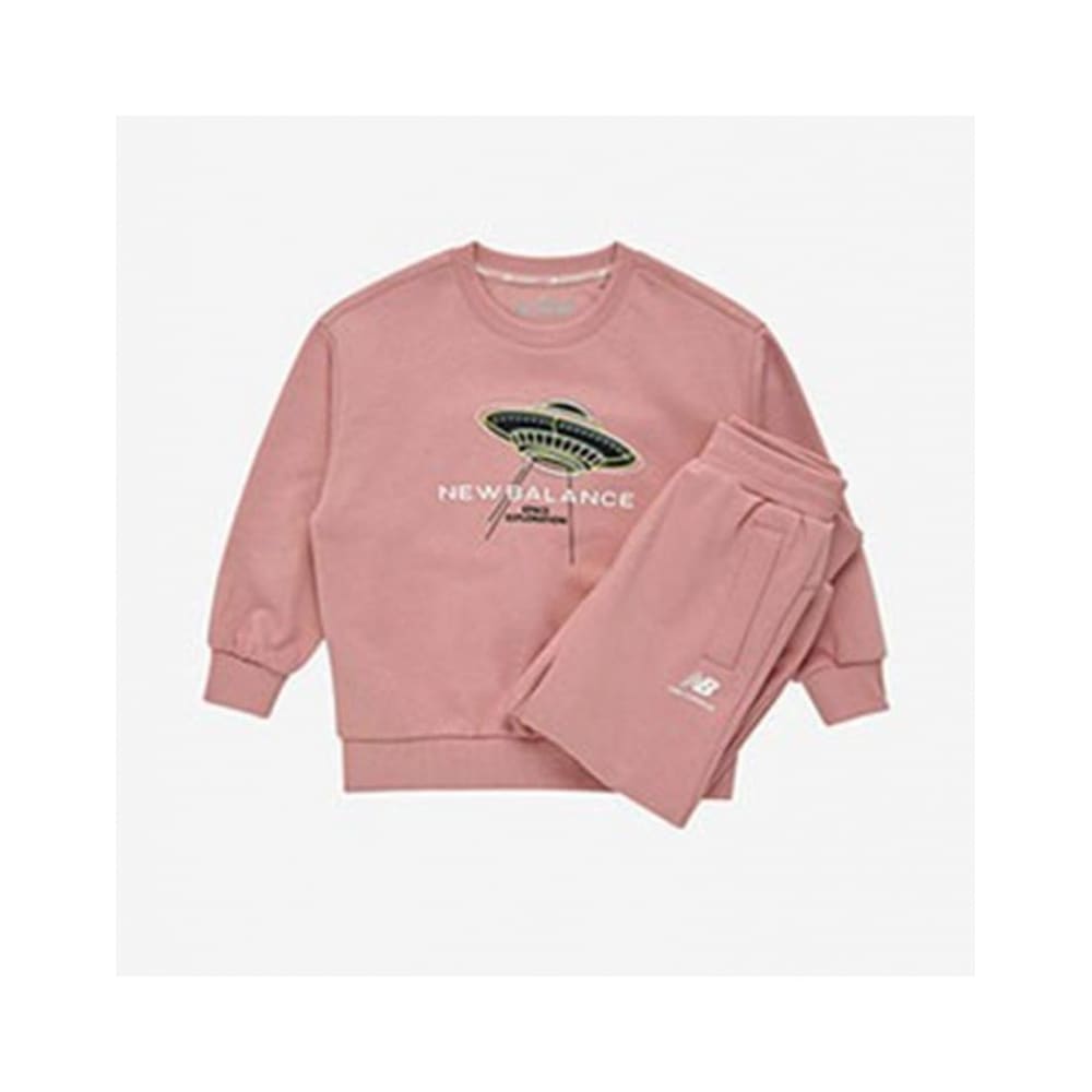 ニューバランスキッズ宇宙船スウェットセットアップ