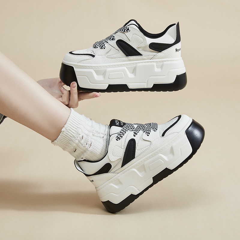 秋冬の新作本革婦人靴百合浅口単履内高白靴女厚底カジュアル靴