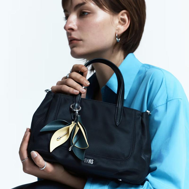 DCBA6E525BK [MISTY FLOWER] ブラックフラワーチャームナイロントートバッグ S