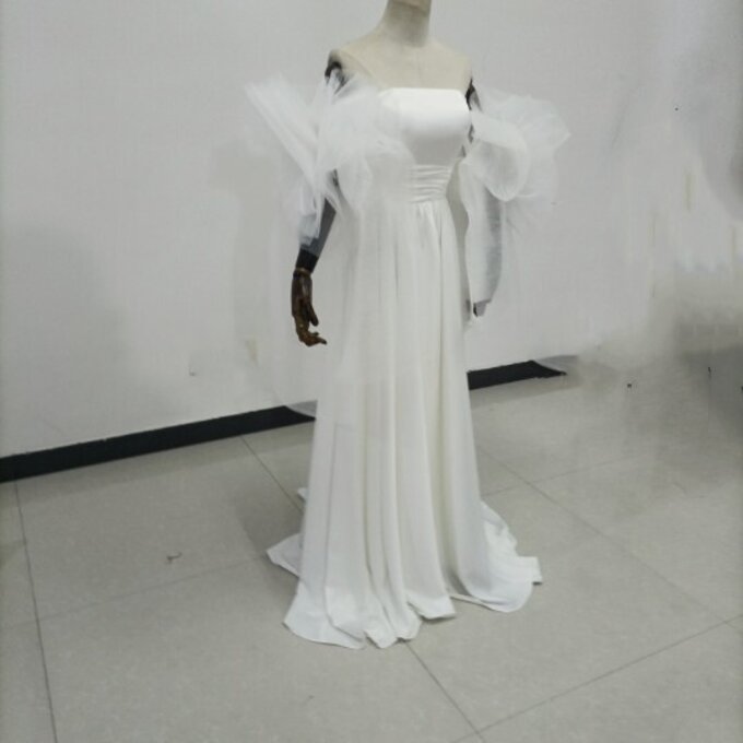 ウエディングドレス おしゃれ見え ベアトップ 華やかなトレーン 取り外し袖　ふっくら柔らかなバック/結婚式/披露宴