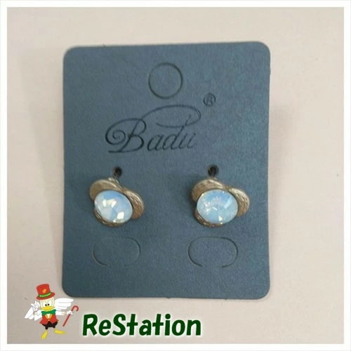 【未使用】Ｂａｄｕ　Ｊｅｗｅｌｌｙ　ホワイトストーン花形シルバーピアス