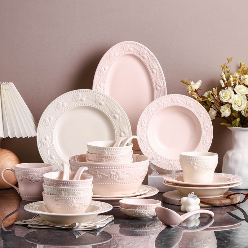 フレンチレリーフ料理食器セットセットクリームパウダーセラミックボウルプレートプレートプレート家計高価値プレートスープボウル