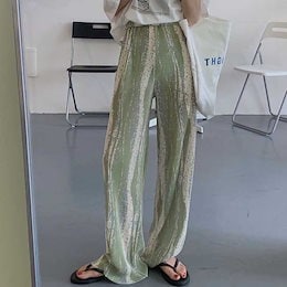 3色で個性を引き立てるプリーツワイドパンツ