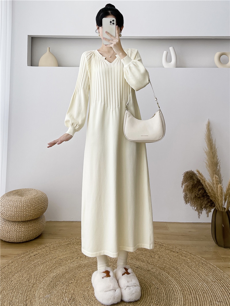 秋と冬の新しい緩い薄い長袖ニットワンピースセーターワンピース女性のロングスカートの内側に底長いセクションのシニアセンス