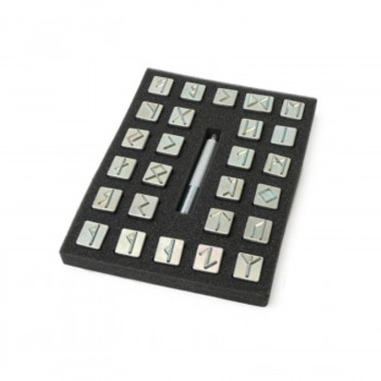 ルーン文字刻印 26文字 PI8146-00
