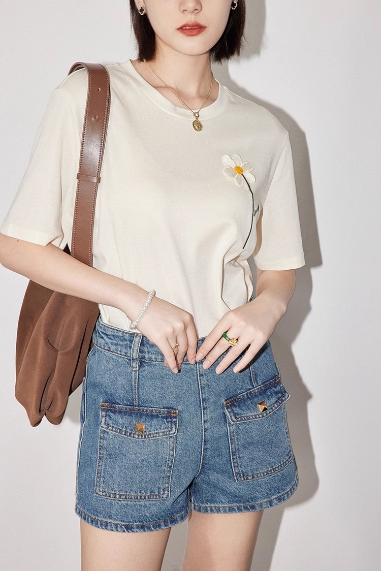 トップ 刺繍 ラウンドネック 夏 半袖 Tシャツ レディース トップス Tシャツ 袖あり 半袖 かわいい 大人可愛い シンプル カジュアル おしゃれ お洒落 こなれ感 ラフ 柄 花柄 小花柄 春 夏