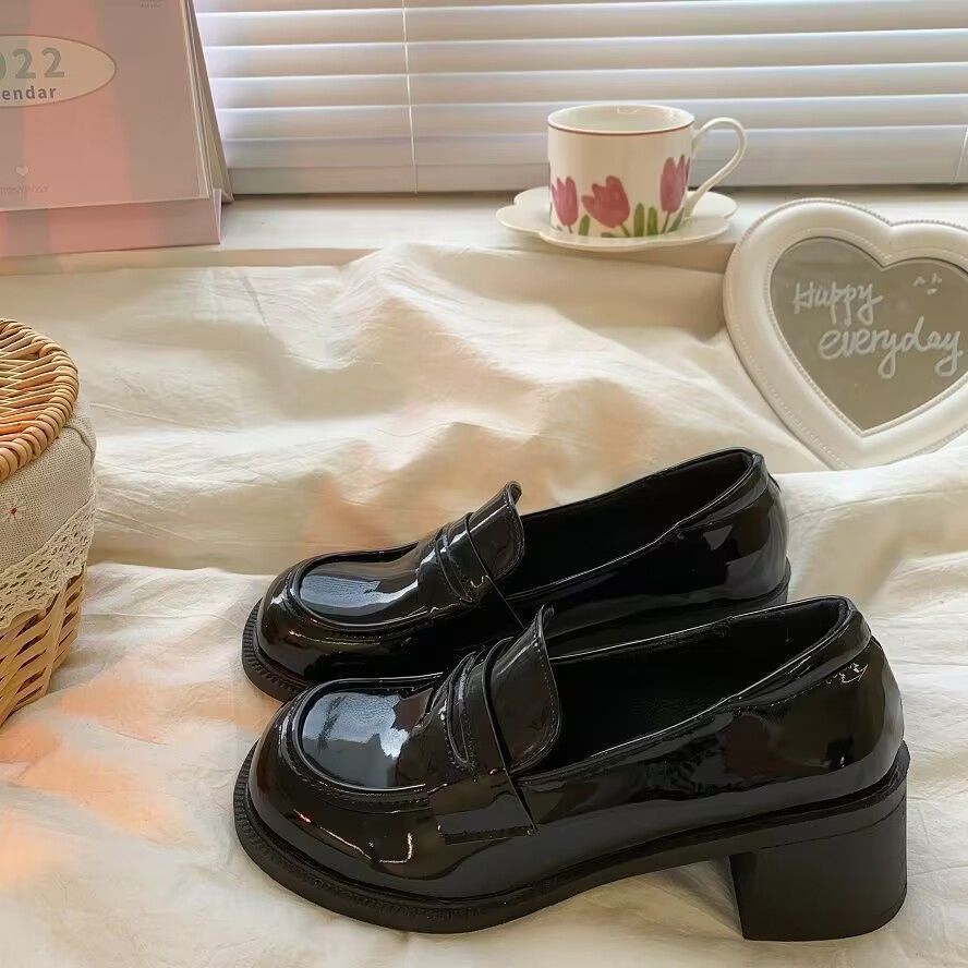 黒のハイヒールプラスサイズの婦人靴新型の日本のJKスタイル婦人用イギリス風レトロメリージェーンスタイルのシングルシューズ