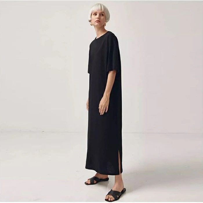 新品大人気 ミニマルモード ロングブラックワンピースゆったりシルエット＆スリットデザイン 半袖　ワンサイズ