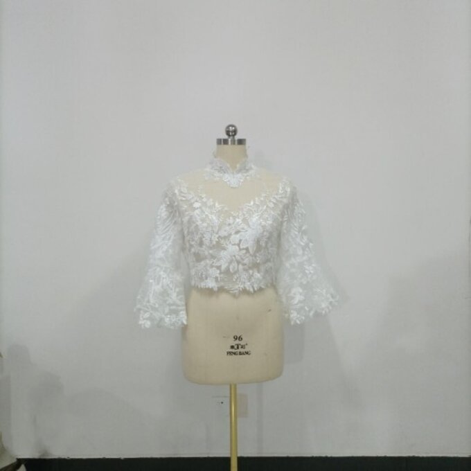 美品!魅惑の花レース ラッパ袖 くるみボタン フェミニンなフレームレースの袖トップス