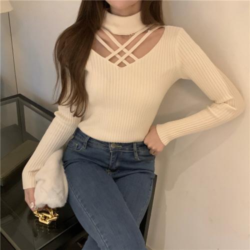 チョーカーネック 胸元 セクシー ニット レディース 秋冬 長袖 セクシー トップス 韓国 かわいい シンプル 無地 スリム 黒 白