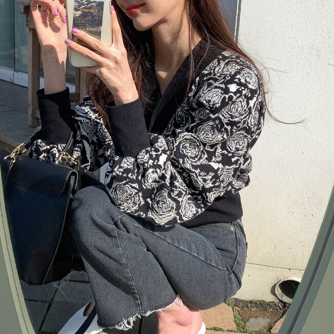 ２色 トップス セーター カーディガン レディース 秋冬 かわいい きれいめ カジュアル 長袖 ショート丈 長袖 ボリューム袖 Vネック スリム 細身 ストレート 前開き ブラック レッド ワンサイズ