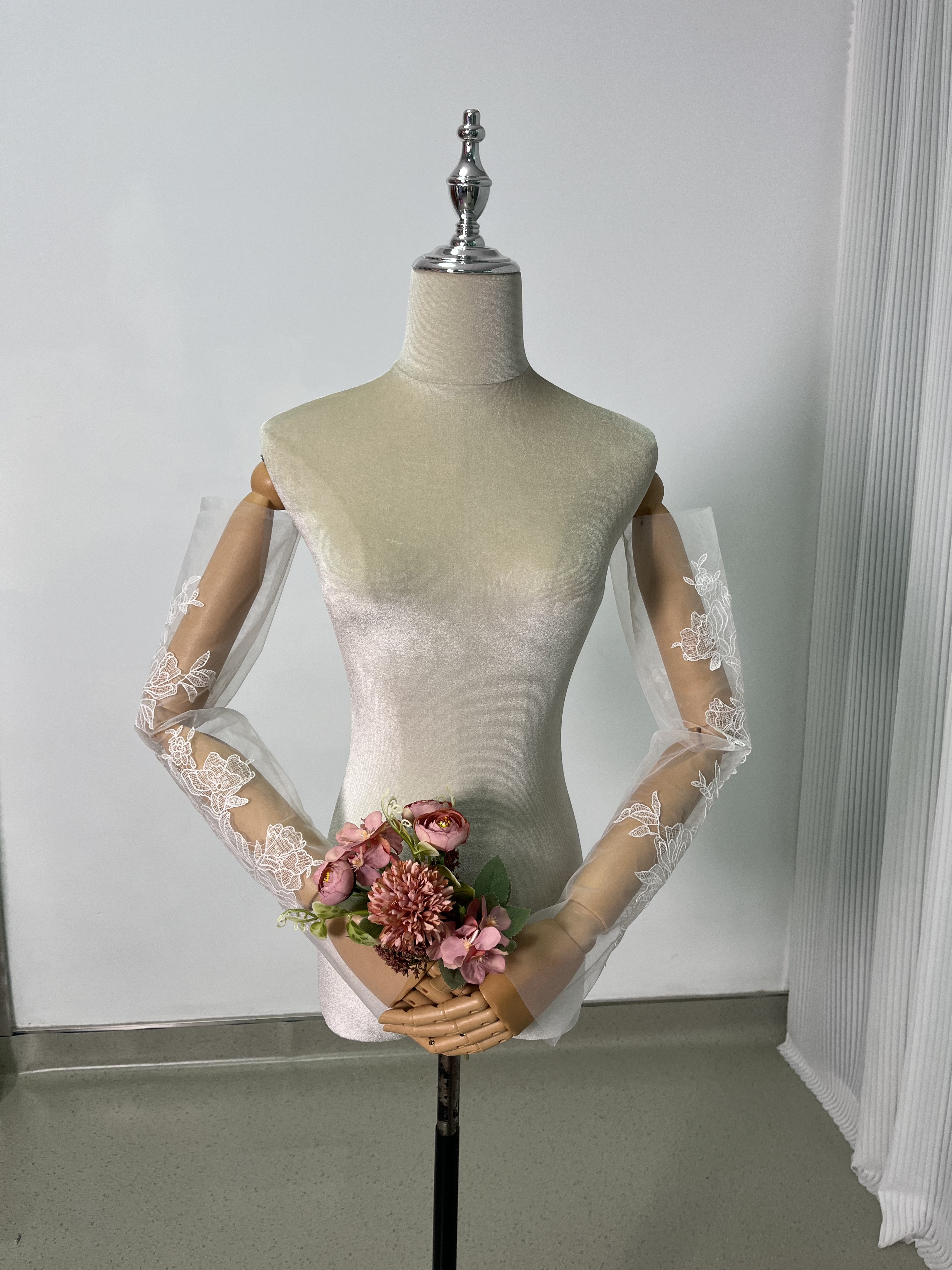 ウエディングドレス ホワイト 繊細レース 結婚式/披露宴 取り外し袖