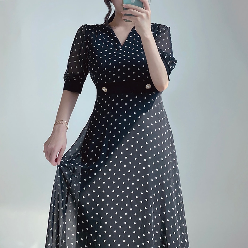 洗練されたレトロドットシフォンロングワンピース（デイリーオフィスルック）